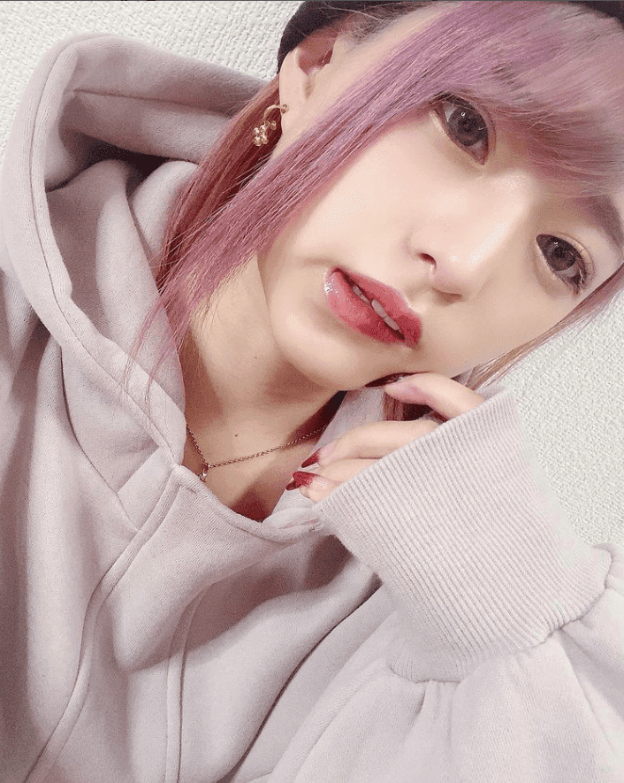 đứng thứ 8 trong Bảng xếp hạng nữ diễn viên AV hàng năm của FANZA năm 2020.